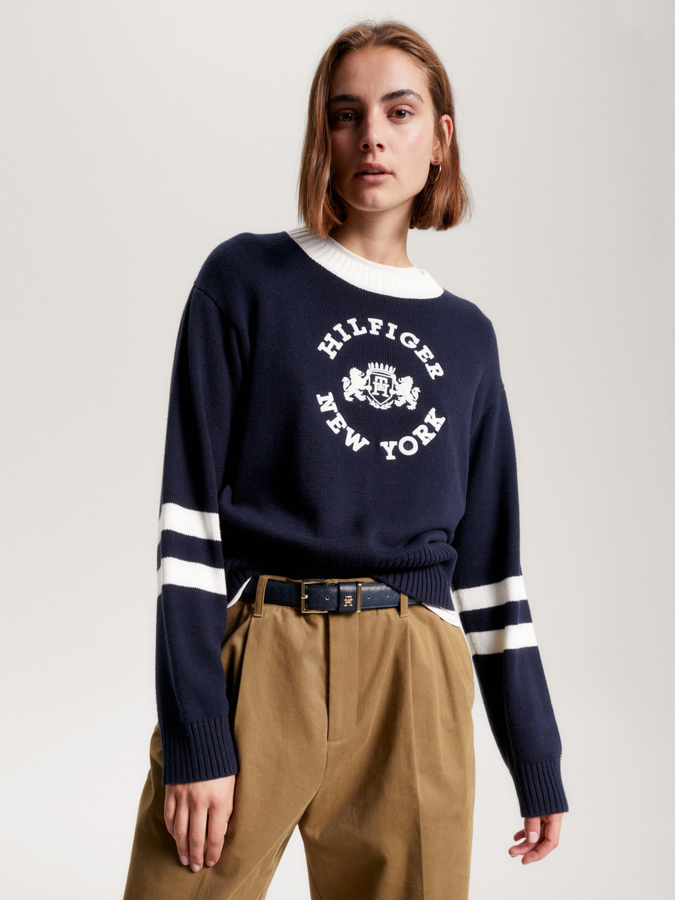 SUÉTER UNIVERSITARIO DE CUELLO REDONDO