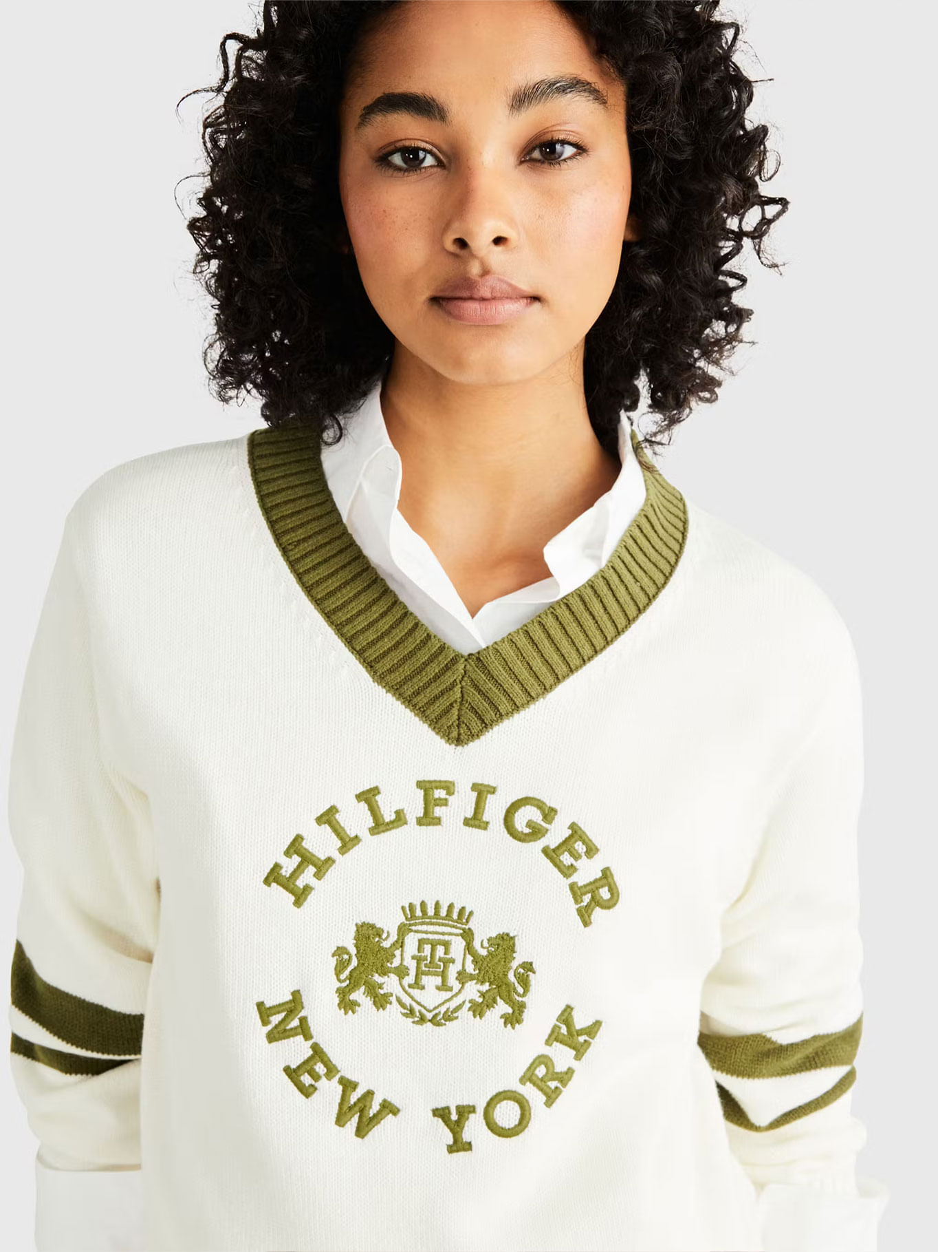 SUÉTER UNIVERSITARIO DE CUELLO REDONDO