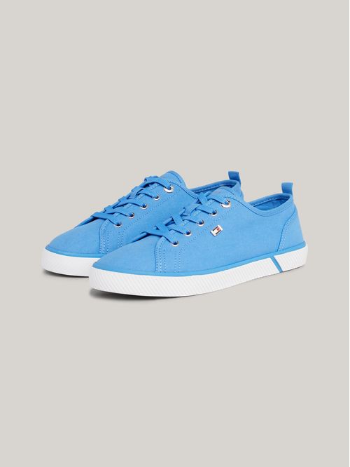 DEPORTIVOS DE LONA CON LOGO ESMALTADO