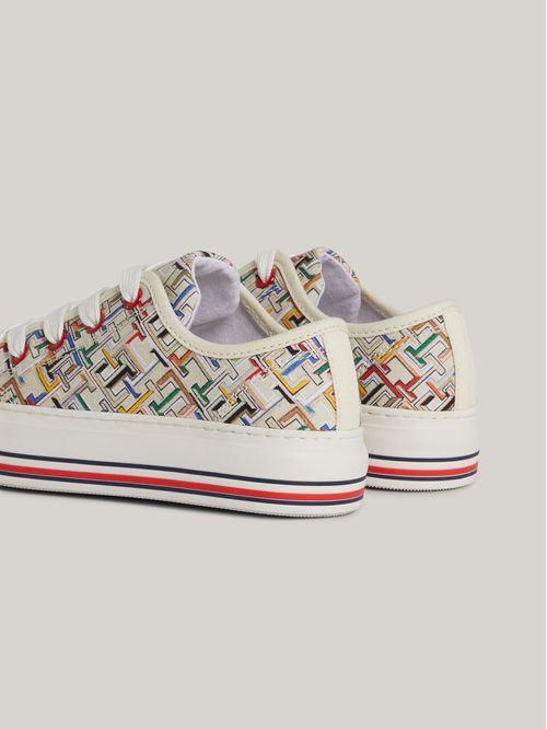 DEPORTIVOS CON CORDONES Y ESTAMPADO DE MONOGRAMAS (NIÑOS)