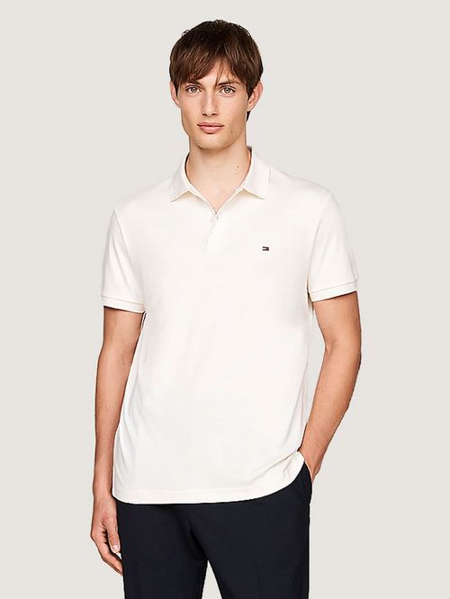 POLO ESSENTIAL DE CORTE REGULAR CON LOGO