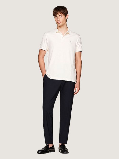 POLO ESSENTIAL DE CORTE REGULAR CON LOGO