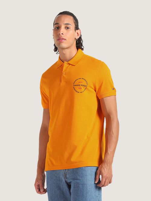POLO DE CORTE REGULAR CON LOGO CIRCULAR