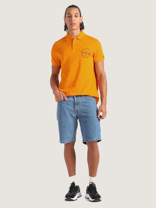 POLO DE CORTE REGULAR CON LOGO CIRCULAR