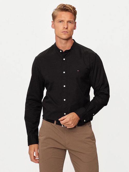 CAMISA CON CUELLO RIBETEADO Y CORTE REGULAR
