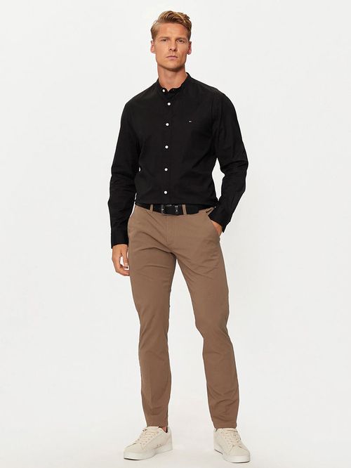 CAMISA CON CUELLO RIBETEADO Y CORTE REGULAR
