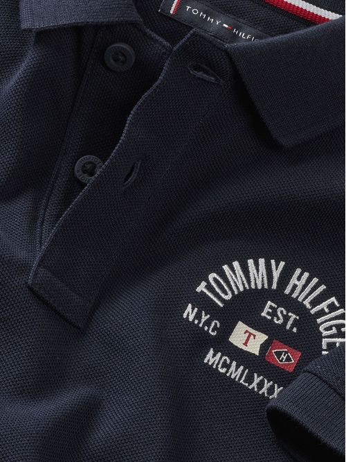 POLO DE CORTE REGULAR CON LOGO (NIÑOS)