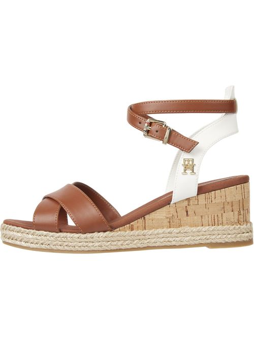 SANDALIAS DE CUÑA ALTA CON DETALLES DE CUERDA