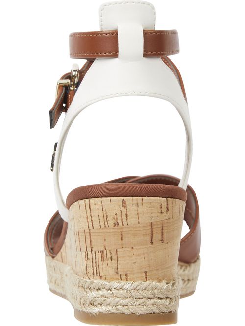 SANDALIAS DE CUÑA ALTA CON DETALLES DE CUERDA