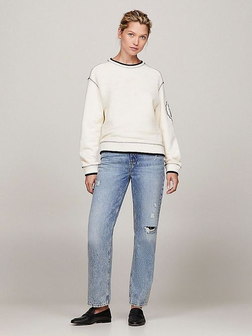 JEANS CLASSICS DE TIRO ALTO CON CORTE RECTO ENTALLADO