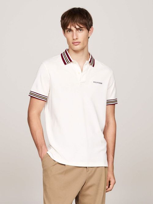 POLO DE CORTE REGULAR CON CUELLO A CONTRASTE
