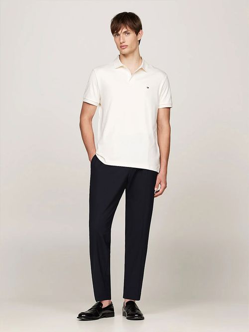 POLO ESSENTIAL DE CORTE REGULAR CON LOGO