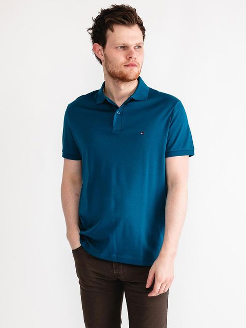 POLO ESSENTIAL DE CORTE REGULAR CON LOGO
