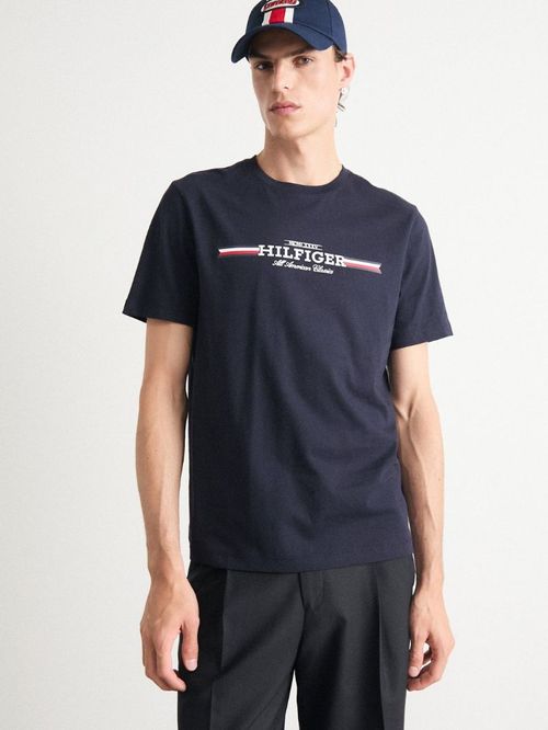 CAMISETA CON LOGO EN EL PECHO