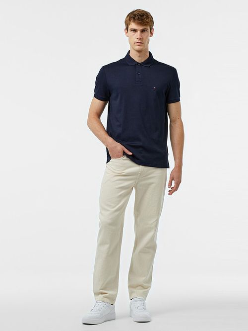 POLO ESSENTIAL DE CORTE REGULAR CON LOGO