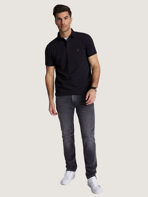 POLO ESSENTIAL DE CORTE REGULAR CON LOGO