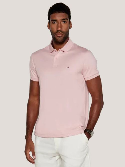 POLO ESSENTIAL DE CORTE REGULAR CON LOGO