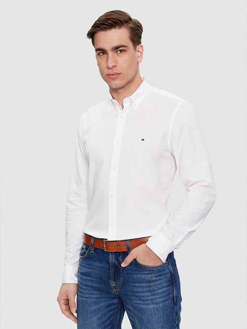 CAMISA DE CORTE SLIM CON LOGO