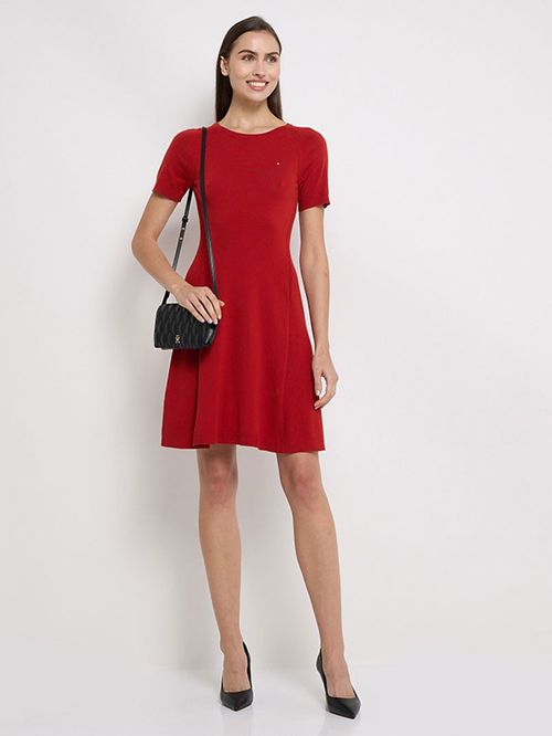 VESTIDO DE PUNTO MIDI CON CORTE SLIM