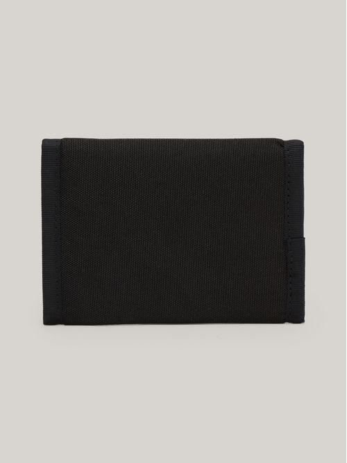 BILLETERA PLEGABLE EN TRES PARTES CON PARCHE