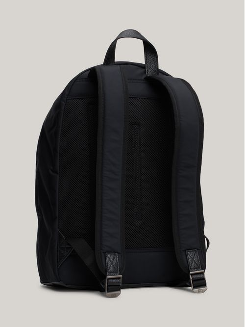 MOCHILA CON MEZCLA DE TEXTURAS