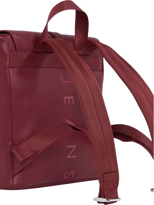 MOCHILA CITY CON LOGO METÁLICO
