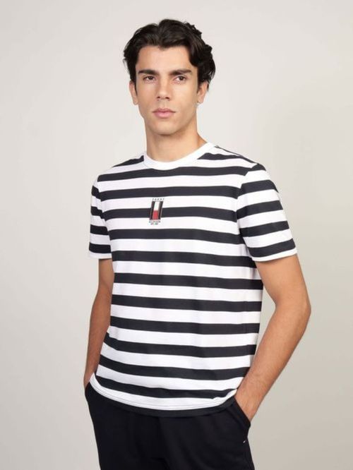 CAMISETA DE RAYAS VERTICALES CON LOGO