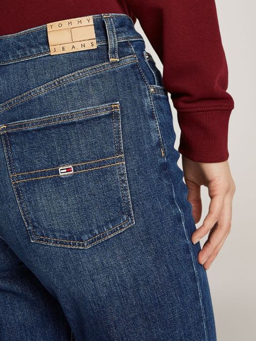JEANS IZZIE DE TIRO ALTO Y CORTE SLIM