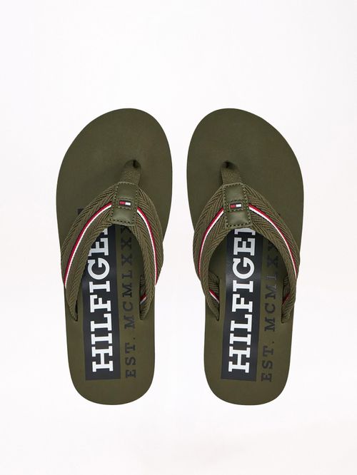 ZAPATILLAS CON CINTA DISTINTIVA