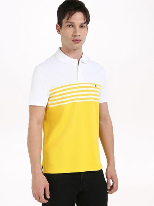 POLO CON DISEÑO COLOR BLOCK DE CORTE REGULAR