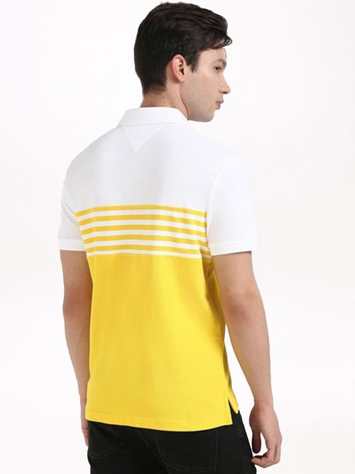 POLO CON DISEÑO COLOR BLOCK DE CORTE REGULAR