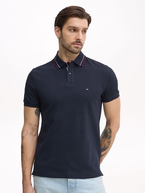 POLO DE CORTE REGULAR CON CUELLO RIBETEADO