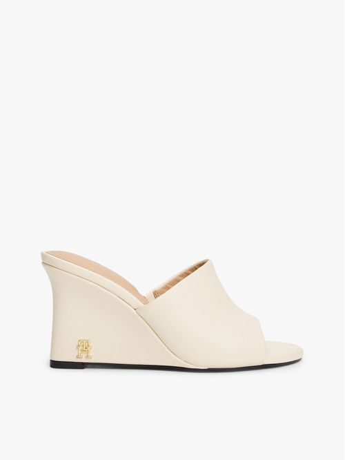 SANDALIAS DE CUÑA CON INSIGNIA DEL MONOGRAMA TH