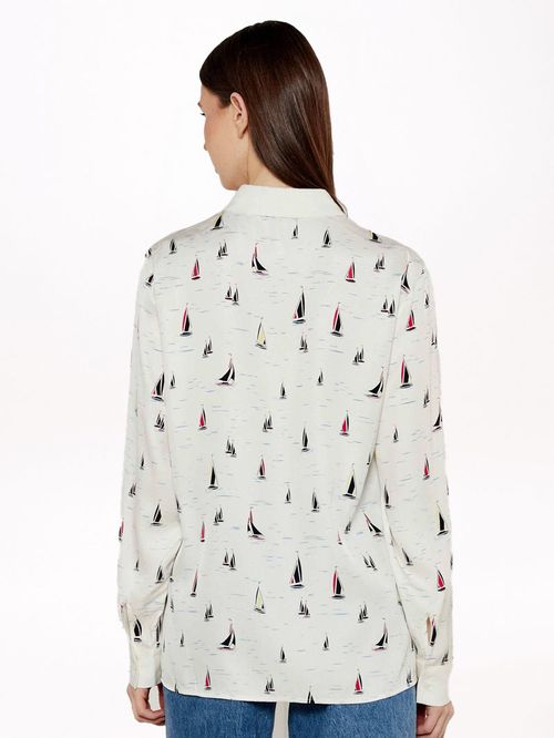 CAMISA ESTAMPADA DE CORTE REGULAR