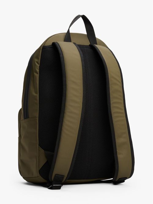 MOCHILA CON LOGO METÁLICO