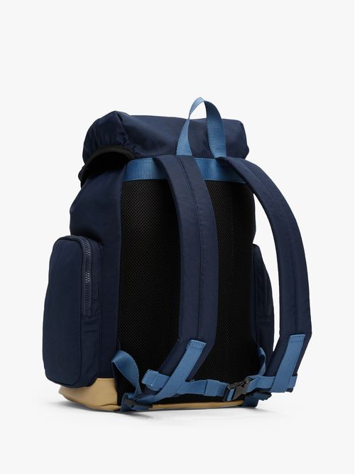 MOCHILA ESSENTIAL CON SOLAPA