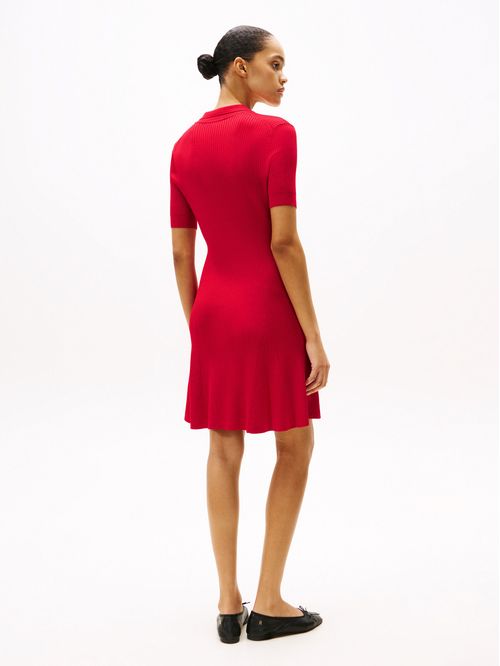 MINIVESTIDO ACANALADO CON CUELLO POLO