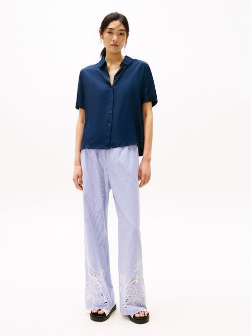 CAMISA DE MANGA CORTA Y CORTE AMPLIO