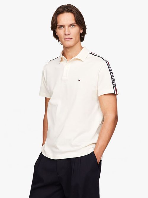 POLO DE CORTE REGULAR CON DISEÑO GLOBAL STRIPE EN LA MANGA