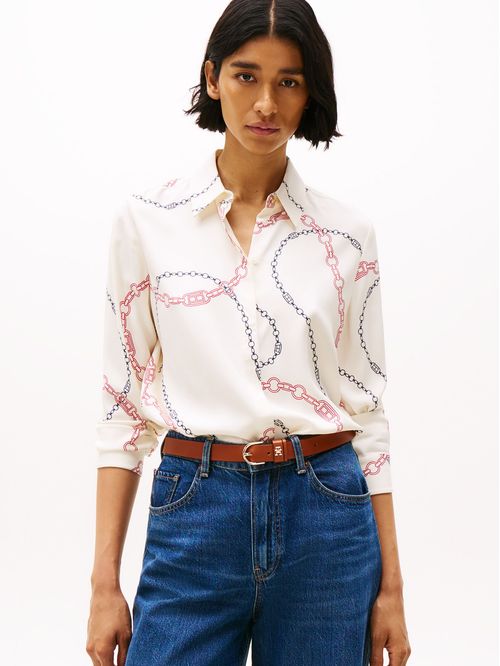 CAMISA DE CORTE AMPLIO Y TAPETA OCULTA