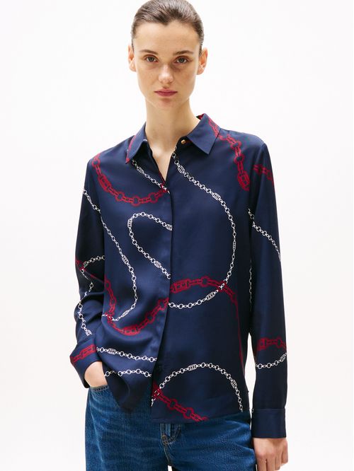 CAMISA DE CORTE AMPLIO Y TAPETA OCULTA
