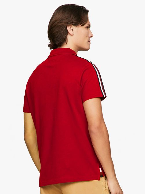 POLO DE CORTE REGULAR CON DISEÑO GLOBAL STRIPE EN LA MANGA