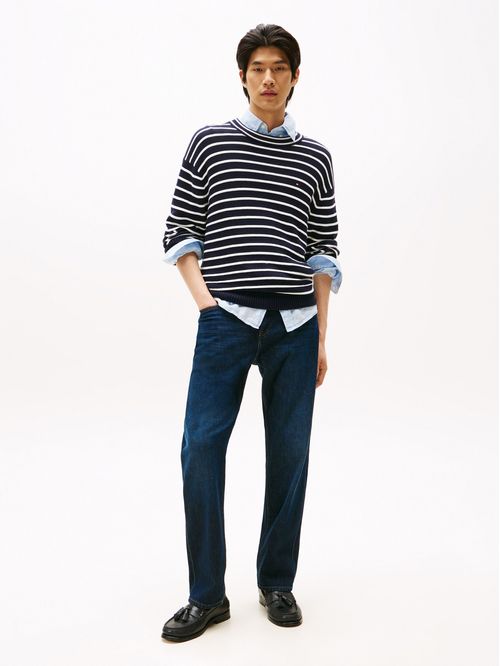 JEANS DE VASTA RECTA Y CORTE REGULAR