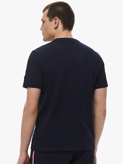 CAMISETA CON RAYAS DISTINTIVAS