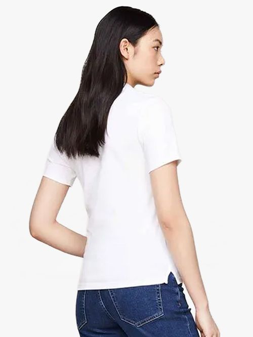 POLO DE CORTE SLIM CON TEJIDO PIQUE