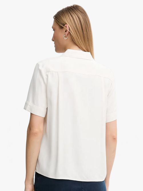 CAMISA DE MANGA CORTA Y CORTE AMPLIO