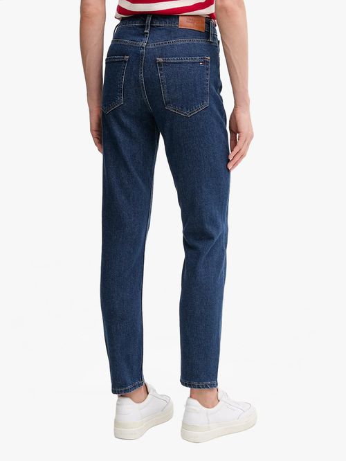 JEANS AJUSTADOS Y TOBILLEROS DE TIRO ALTO