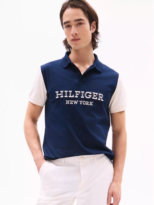 POLO CON LOGO MONOTIPO DE CORTE REGULAR