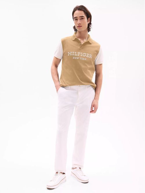 POLO CON LOGO MONOTIPO DE CORTE REGULAR