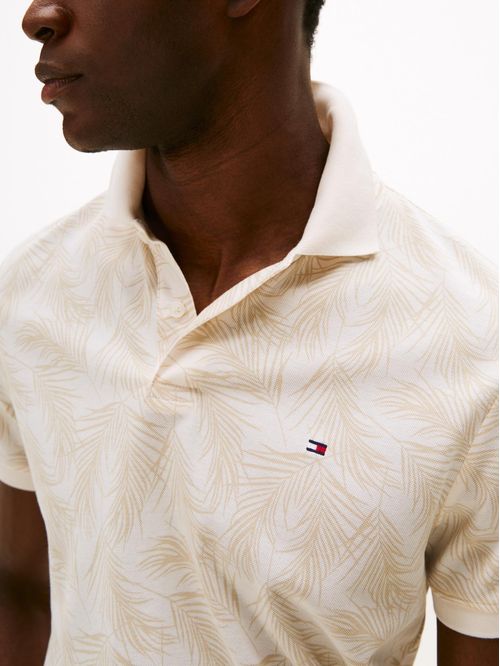 POLO DE CORTE REGULAR CON DISEÑO AOP